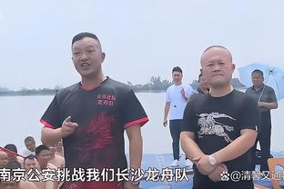 Phóng viên xinh đẹp Mạnh Siêu chụp ảnh chữ cái: Anh ấy nói thẳng mùa hè hàng năm đều đến Trung Quốc